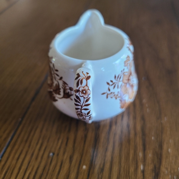 Royal Staffordshire by Clarice Cliff 2.25" pitcher  1940 something❤️ - Picture 2 of 5